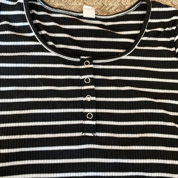 SHEIN black and white striped long sleeve - Picture 3 of 3